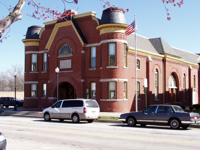 The Memorial Opera House as of April 10th 2004. Image provided through the creative commons license via google